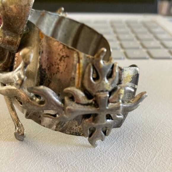 A Custom Made Skull & Crossbones Cuff Bracelet with red crystal eyes. - Picture 4 of 6